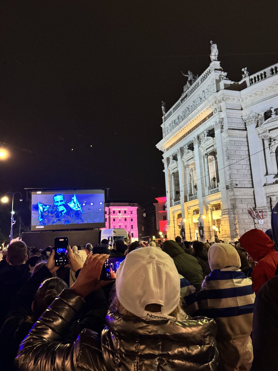 Mr_Nastic's tweet photo. Predivan aplauz za Lavinu 🔥 #Eurovisión https://t.co/mekZStXtbY