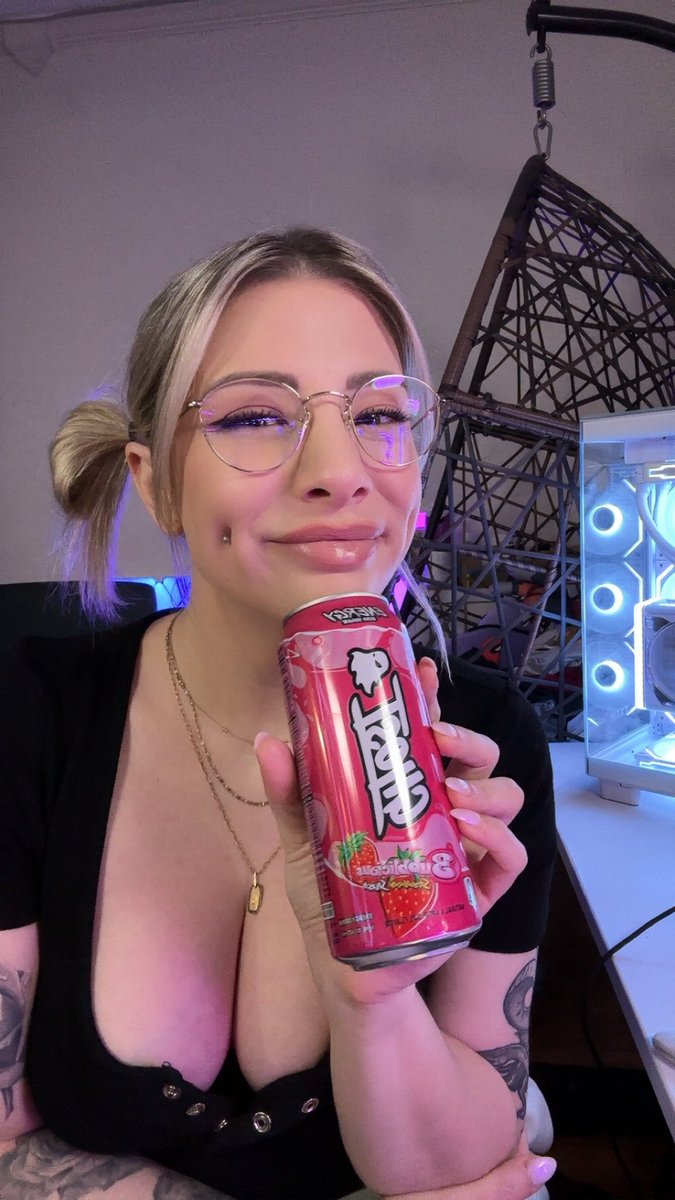 SKAvsTheWorld's tweet photo. @Drbluejaykay @GhostLifestyle Ghost is my pregame ritual and would love an opportunity to be a part of the team! #ghostskasquared https://t.co/YaW5NHs7hS