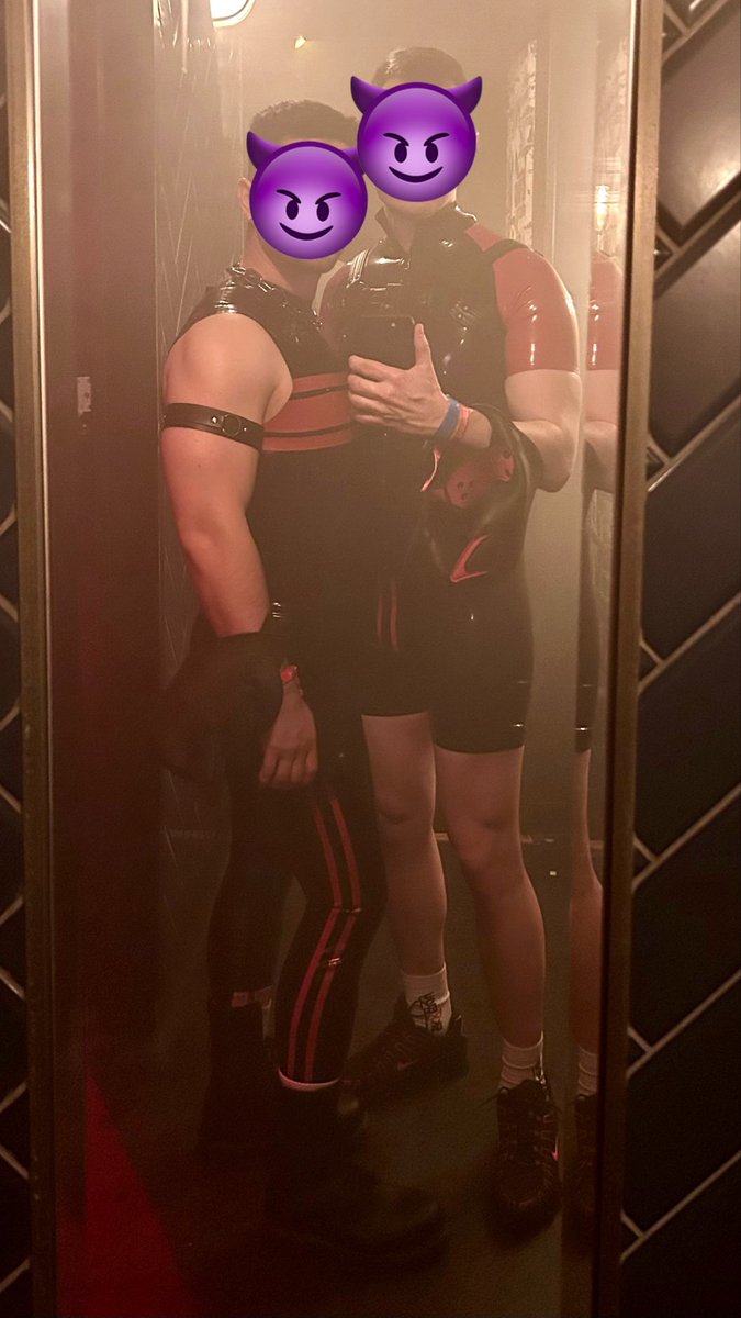 MyDarkSideSRB's tweet photo. MRW first night 😈 @mrw https://t.co/LQOhHM8jNV