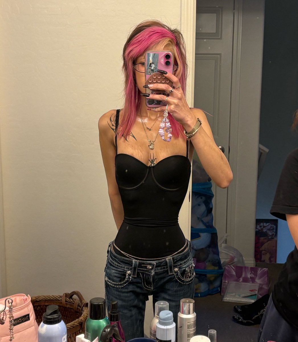 cleo tweet media