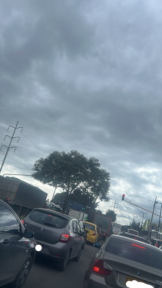 thisisarri1's tweet photo. @SectorMovilidad  sos 🆘 acceso al recodo Fontibón esta imposible !! https://t.co/kb6yqXQd0Y