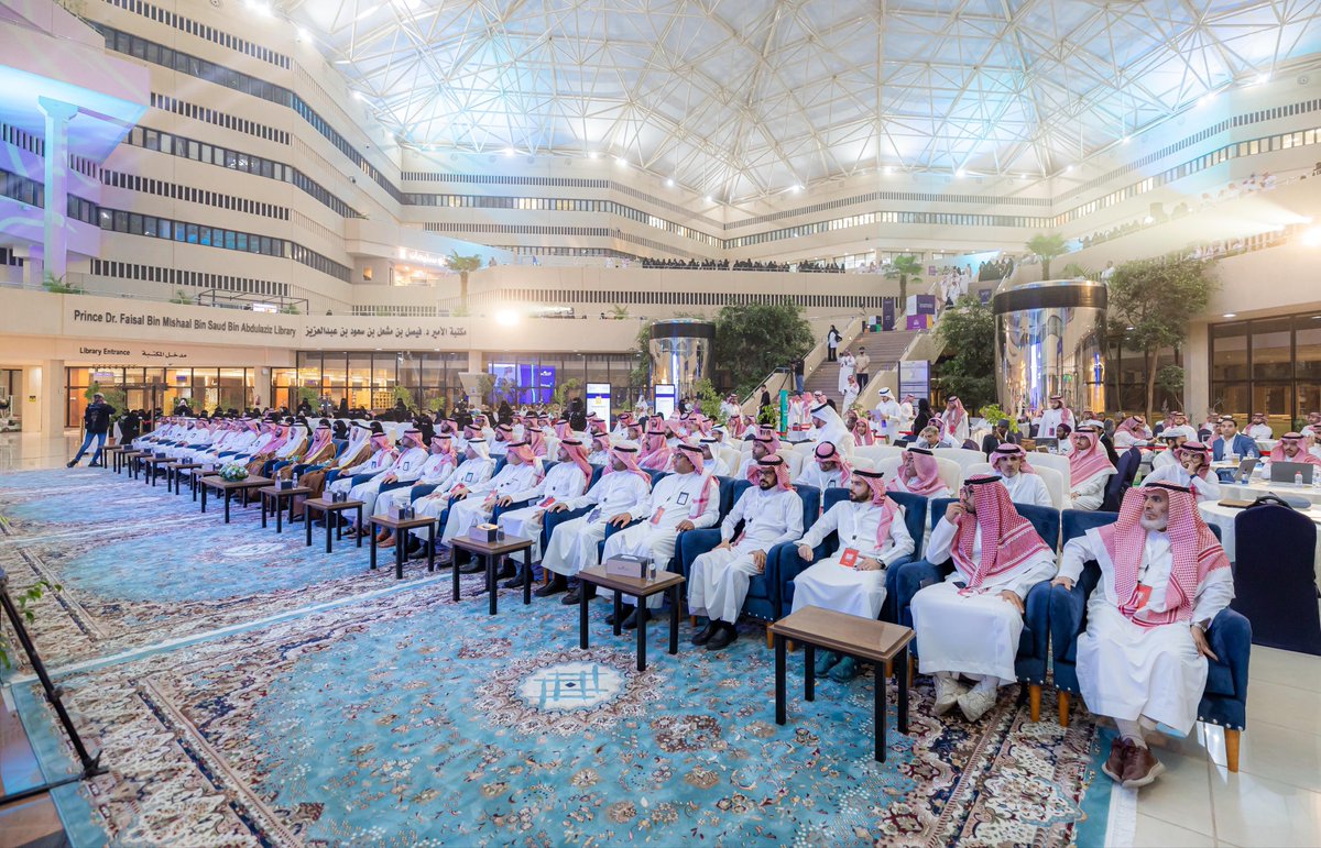 QassimUniv1's tweet photo. رعى سعادة رئيس #جامعة_القصيم الأستاذ الدكتور محمد بن فهد الشارخ الحفل الختامي لـ #حاضنة_ابتكار بنسختها الخامسة، وتكريم الفائزين في المرحلة الأولى، بعد تأهل نحو 140 مشروعًا ابتكاريًا إلى المعسكر التدريبي، ضمن رحلة تحويل الأفكار إلى منتجات اقتصادية واعدة، بالبهو الرئيس بالمدينة الجامعية.