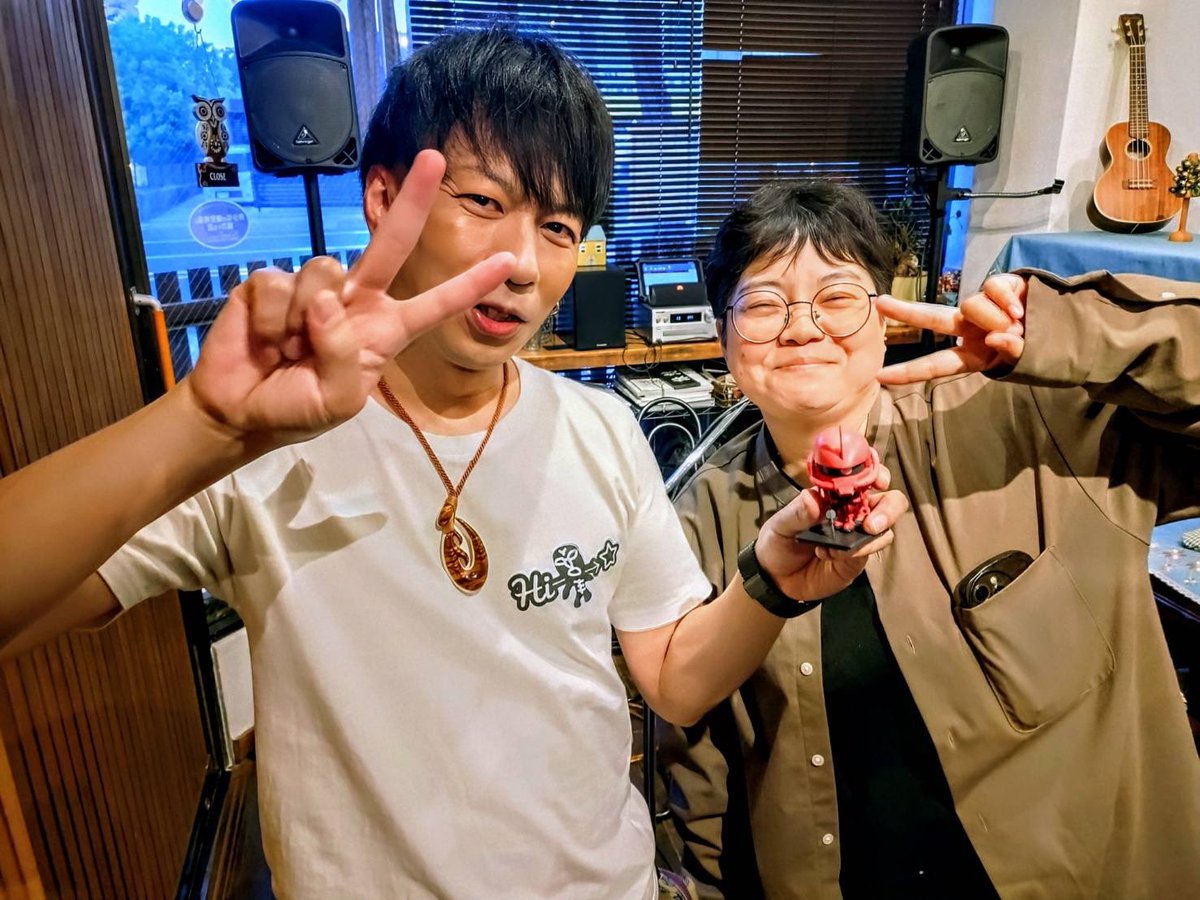 sunnysmile_0111's tweet photo. 本人はライブ行けなかったけど
身代わりの
シャアザクを連れて行きました！

特別配慮頂き
一部分だけ病室からライブを
聴けるようにしていただきました🙇‍♀️

パパさんがここまで元気になれたのは
Hi→☆くんと歌のおかげ
Hi→☆FRIENDSの優しさのおかげ

退院したら生歌聴きにいきますね！ https://t.co/dTttWn5vz3