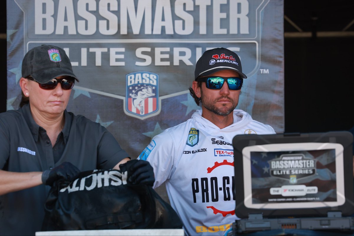 TexasBoatWorld's tweet photo. Bassmaster Elite Santee Cooper Lakes day 3
Stetson Blaylock weighs in 13-0
#texasboatworld
 #sdgマリン https://t.co/6kE8HZxdER