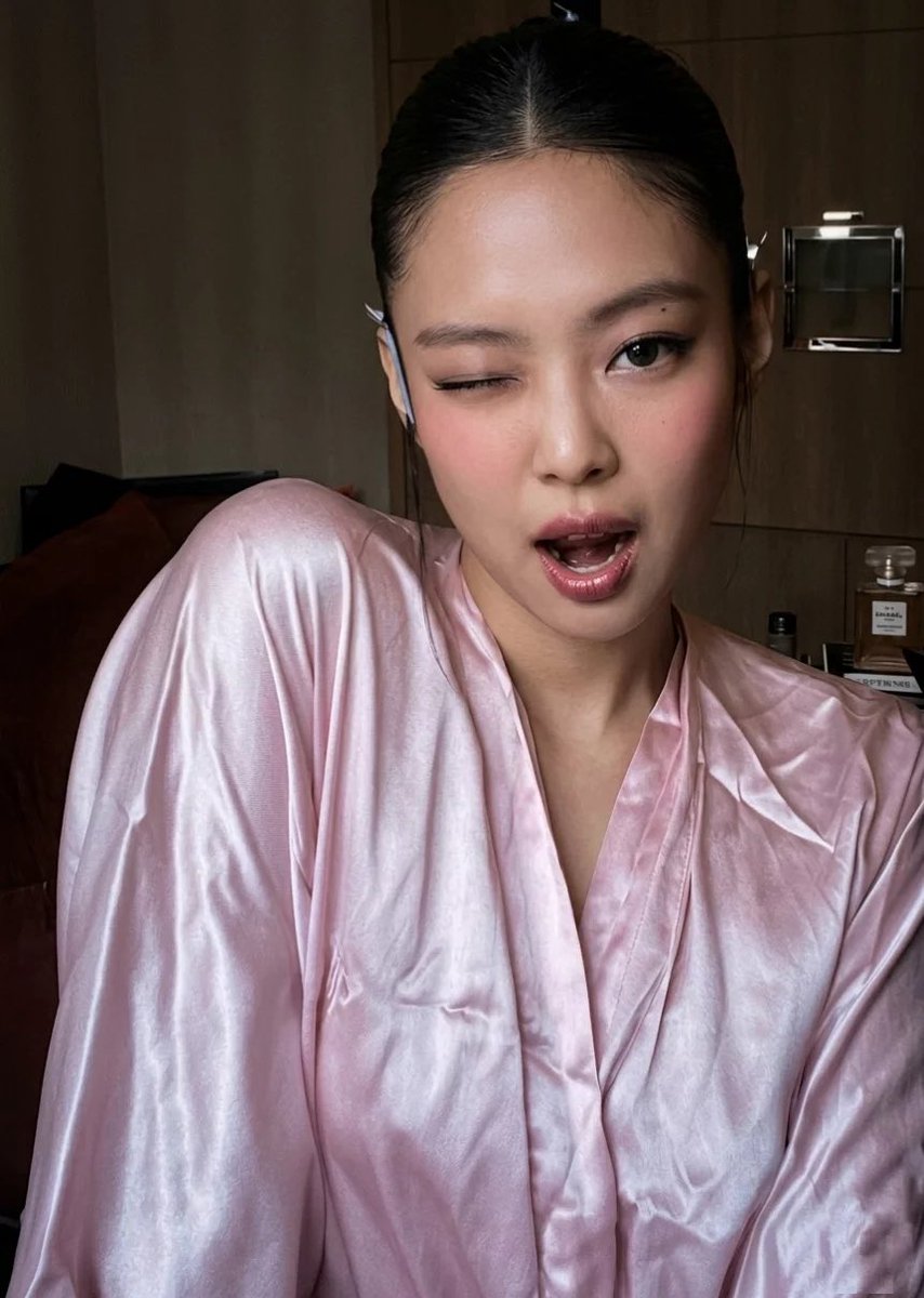 jennie praise tweet media