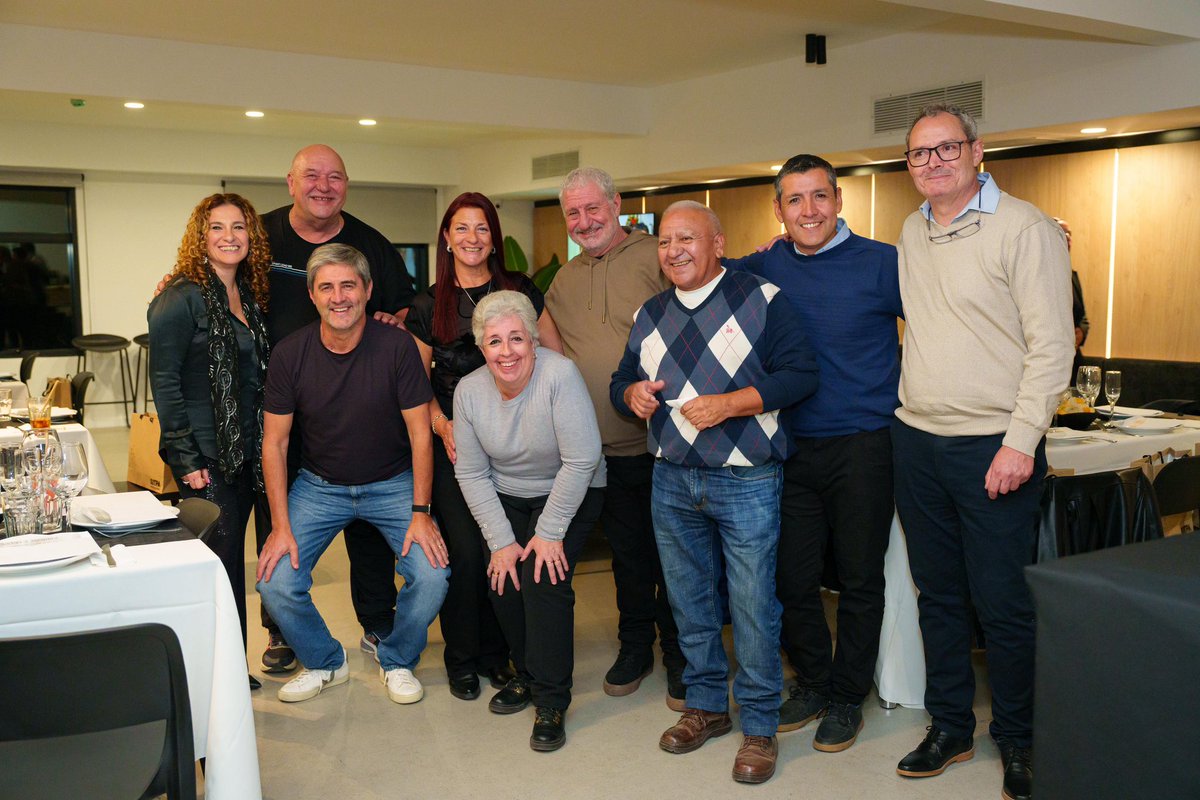 sutpapeajes's tweet photo. En el marco de nuestro 20° aniversario, homenajeamos a los fundadores del SUTPA, protagonistas fundamentales de nuestra historia. Durante la cena entregamos reconocimientos junto a Hugo Moyano, “Huguito” Moyano, Mariano Recalde y José Ibarra. Gracias por construir este camino ✌🏻. https://t.co/erCLLN9xjQ