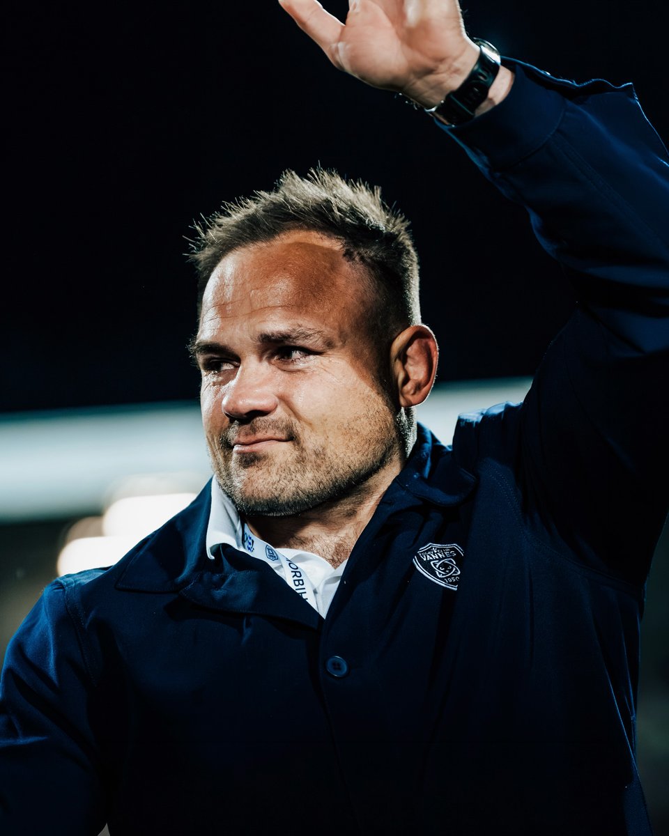 RugbyClubVannes's tweet photo. Symbole de résilience et de travail 👊

En 9 saisons au @RugbyClubVannes, il a grandi avec le club en repoussant sans cesse ses limites. Une carrière exemplaire, à l’image de l’homme profondément attaché au RCV ✊

𝐁𝐫𝐚𝐯𝐨 𝐩𝐨𝐮𝐫 𝐭𝐨𝐮𝐭, 𝐁𝐨𝐮𝐥𝐲 💙

#FiertéBretonne https://t.co/cQCuQE879f