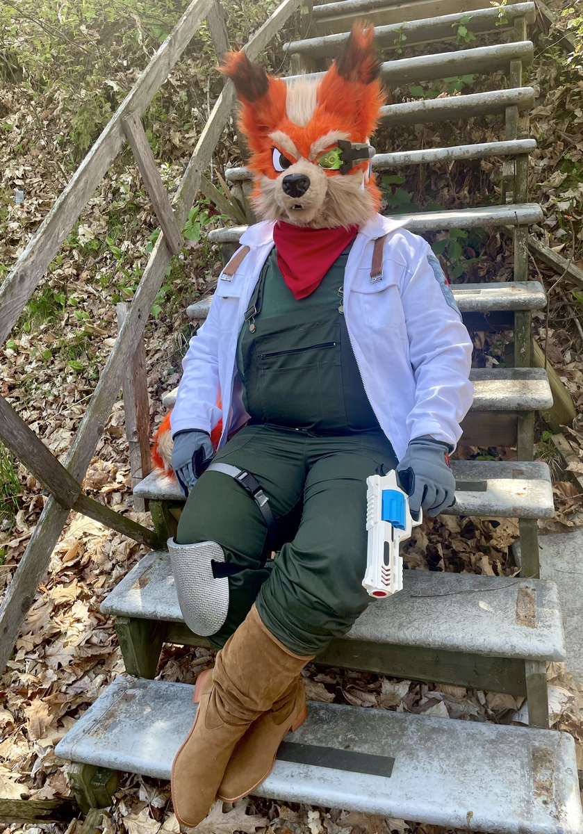 TenuSkyforce's tweet photo. #Starfox #Foxmccloud  He is done ! finally ! my new Fox Mccloud cosplay https://t.co/FAWK7md6FI