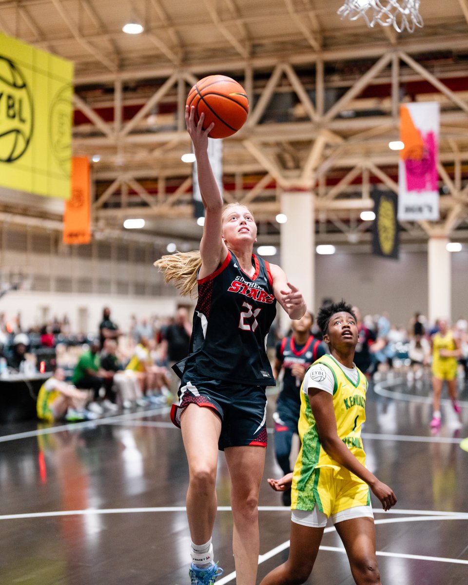 NikeGirlsEYBL's tweet photo. Growing our craft. 🌱🏀

#2026EYBL | #Road2CHI https://t.co/v2WYkVi7Z0