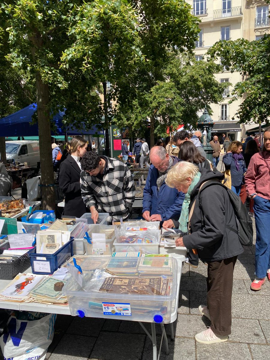 LevisVillage17's tweet photo. Entre averses et éclaircies, le vide‑greniers de la place #Lévis a fait le plein. Merci aux habitants et chineurs pour cette ambiance chaleureuse, ainsi qu’à @catherine_dumas  et aux élus @Mairie17 pour leur soutien constant et leur présence. Cc @geoffroyboulard https://t.co/pSqk8VwEB2