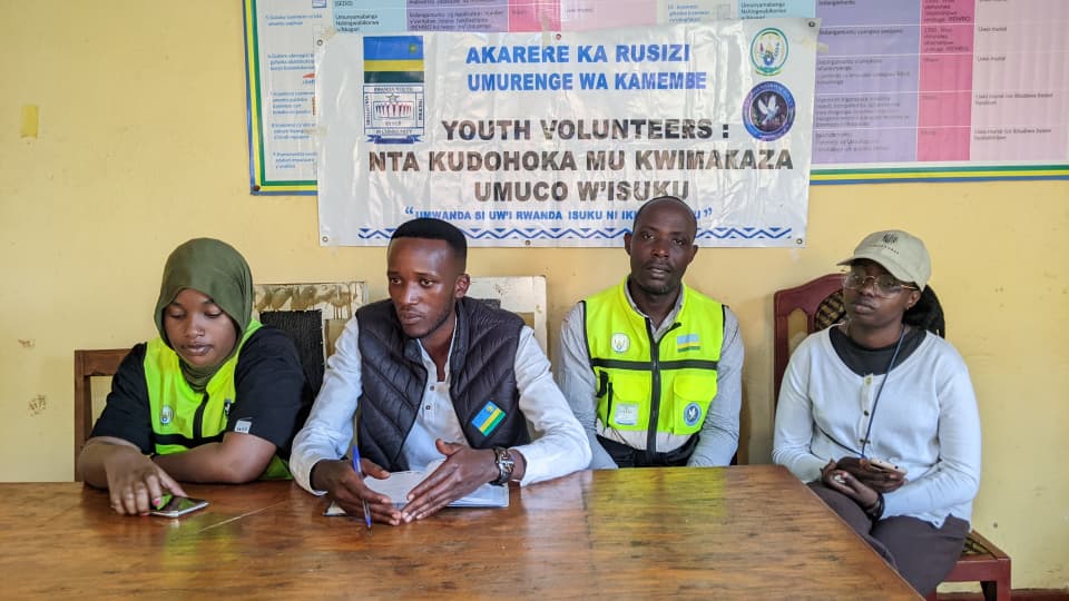 RYVCP_Kamembe's tweet photo. Bimwe mu bikorwa bigiye kwibandwaho, birimo ibyo gufasha abaturage batishoboye nk'uko bimaze igihe bikorwa: kubakira abadafite aho kuba, kubaka ubwiherero,...

Inama kandi yemeje ko tuzakomeza kurwanya igwingira mu bana bato, binyuze mu bukangurambaga no kubaka imirimo y'igikoni! https://t.co/z3jdXxCx6G