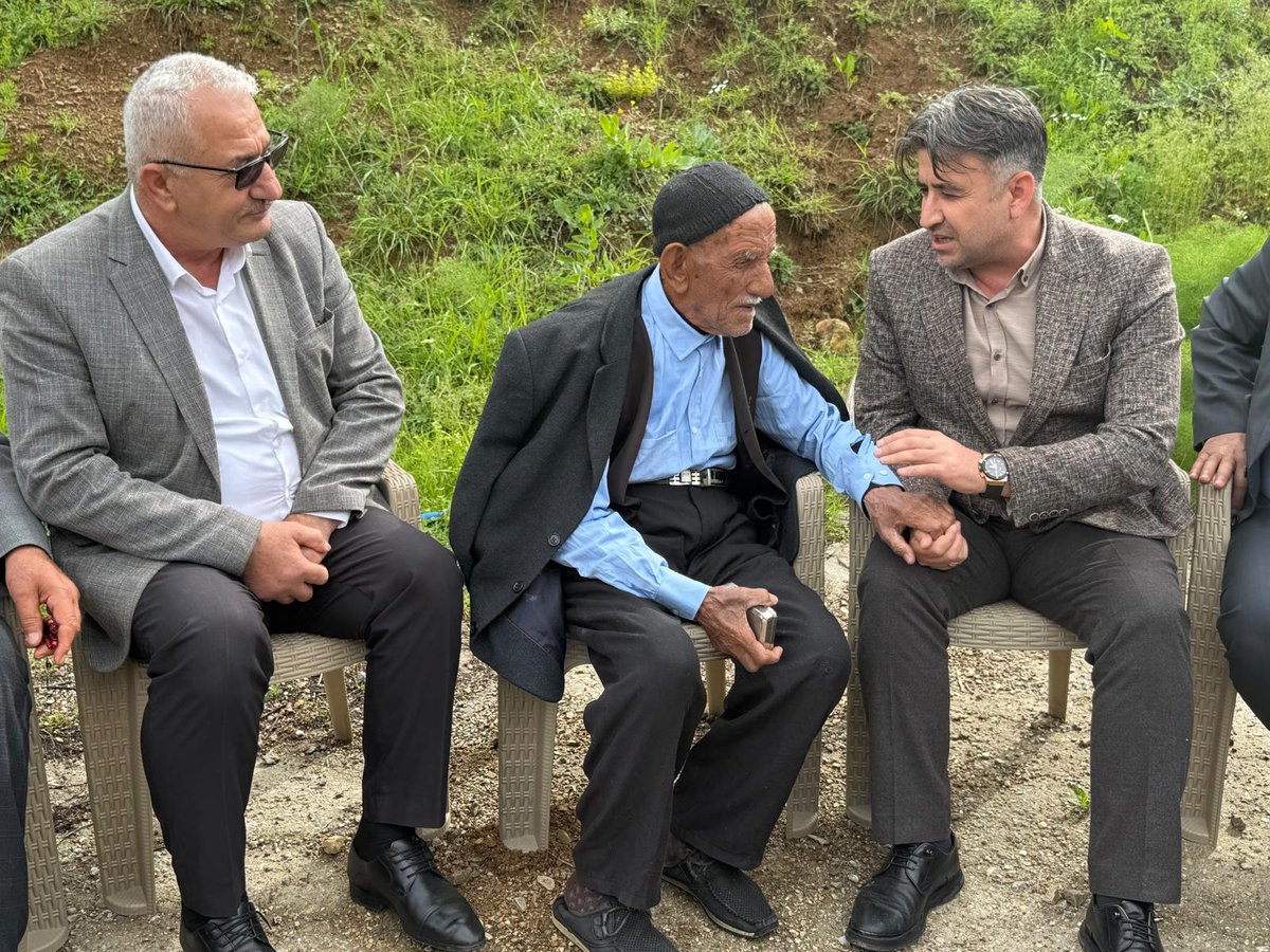 KozlukAkparti's tweet photo. 📍 Geçitaltı Köyü 
İlçe Başkanımız Sayın Hakim IŞIK ve İl Genel Meclis Üyemiz Sayın Adnan ÇETİNKAYA GeçitAltı Köyümüzde Mehmet Raşit AK Amcamızı ve Hemşehrilerimizi ziyaret ederek Teşekkür Belgelerini Teslim Ettiler.
@AvukatErsanAksu 
@fnasiroglu 
@abuyukgumus 
@SansiHuseyin https://t.co/4UM1yUZFyy