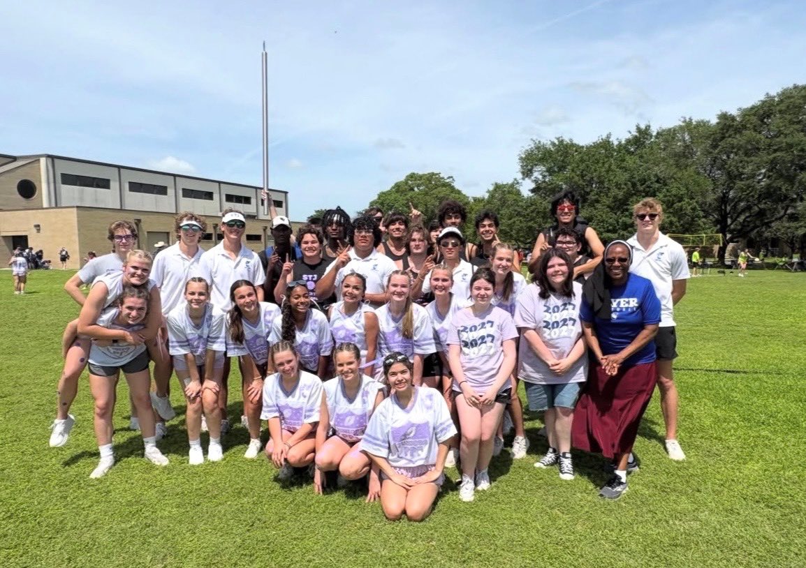 JazmynGamez05's tweet photo. Tied in Powder Puff but won in Tug of War and the Spirit Stick in field day 🫰🏽these games brought the dog in me wayyyy out 🦾 #InItToWinIt #classof2027 #Junior @STJFlyers 💙🤍✈️🥎   #WeAreSTJ #FlyHigh #TAPPSsoftball @PlayBookAthlete @BombersGold16u 🩵🤍🥎 #Uncommitted2027 
@TAPPSbiz @TAPPSSoftball @MaxPreps