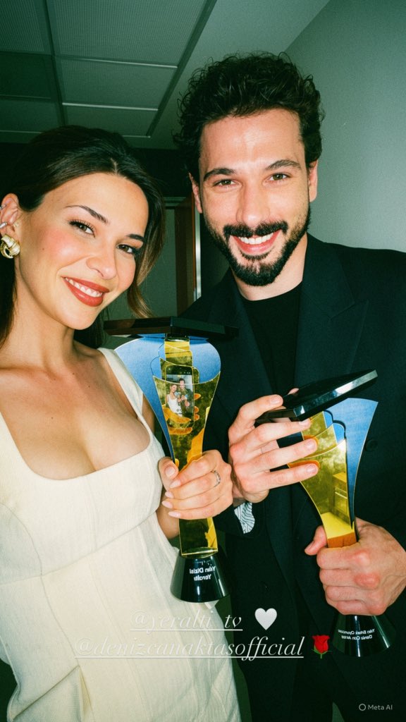 _burakdeniz's tweet photo. السيلفي ماجاش بالساهل ولا بالحظ😭😭❤️❤️❤️ #Devden https://t.co/7C7mXwxPR2