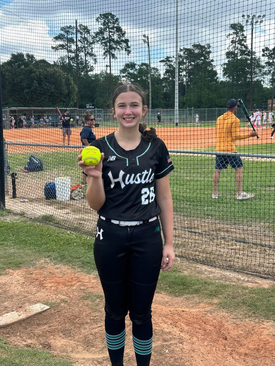 Hustle2030's tweet photo. 💣 💣 bomb alert 💣 💣 

Shout out to our very own Bella Grant for going yard this morning for number 5 on the season. Way to stroke it kiddo. Stay hot 26, and swinging it with a purpose! #bombsquad https://t.co/bvcivkTEuF