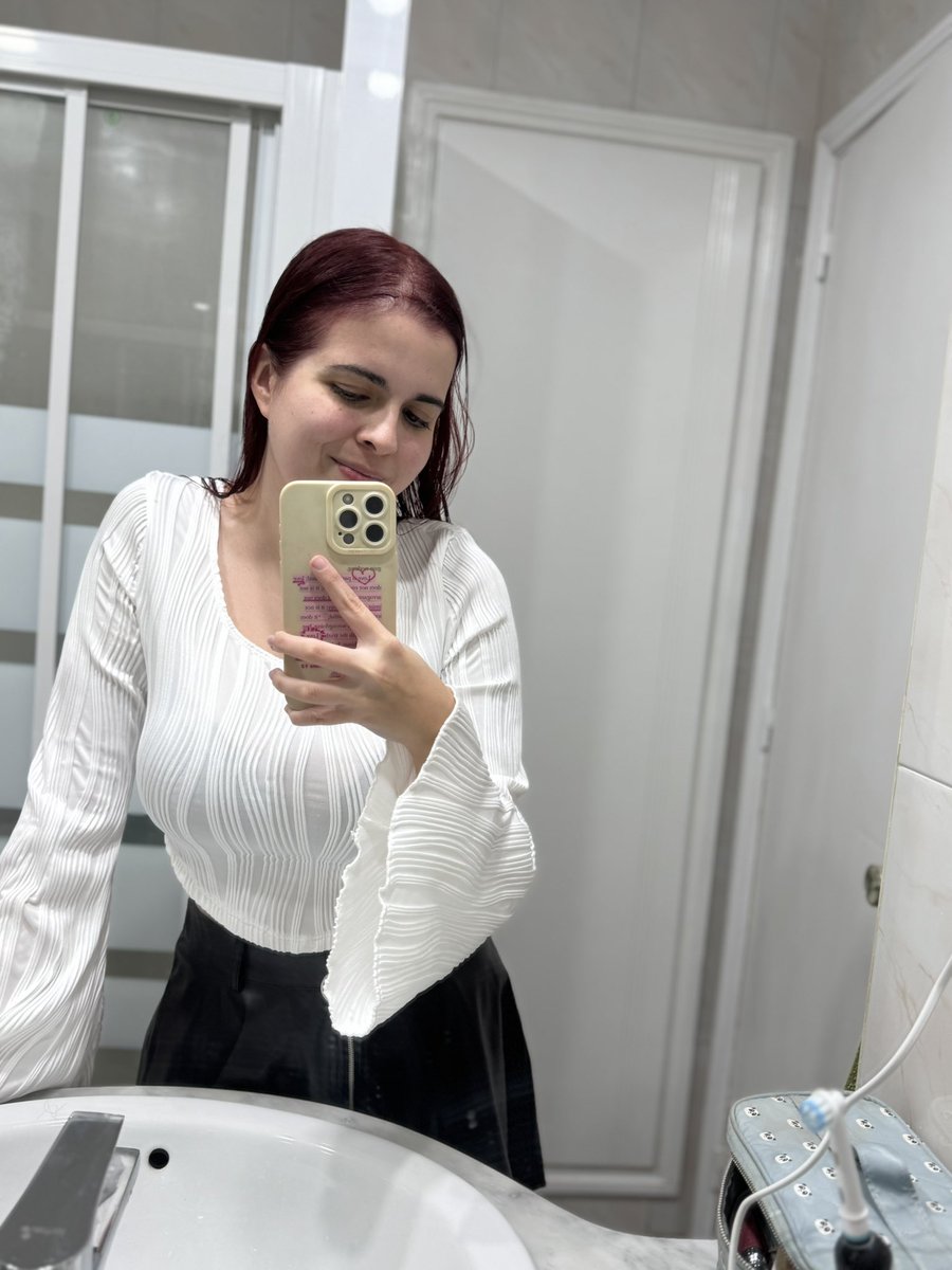 Ele 🌻 tweet media