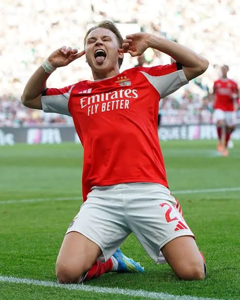 O Que Passou-se ?! 🤷🏻♂️ 🔴⚪️ 🦅 tweet media