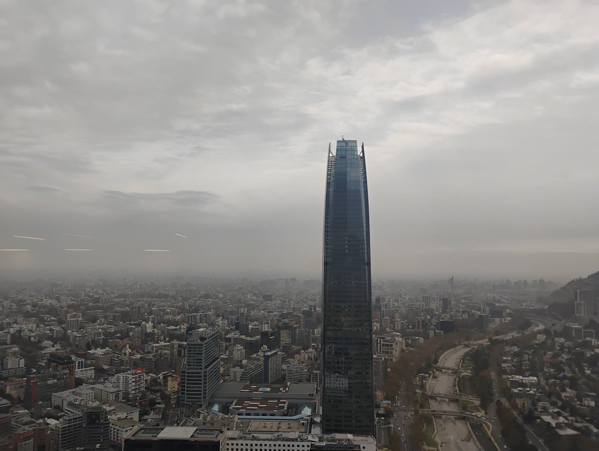 hdezsd's tweet photo. @beauti_animals De ayer desde el piso 50 y tanto del edificio titanium la portada https://t.co/vWTJw83Kgj