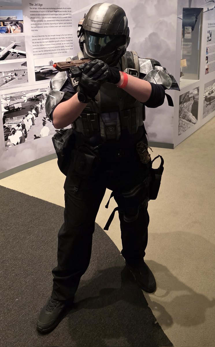 MojaveCourier06's tweet photo. Cradle Con 2026!
A 🧵
#cosplay #CradleCon2026 #CradleCon #Halo #Halo3ODST https://t.co/5QIKD2ntX3