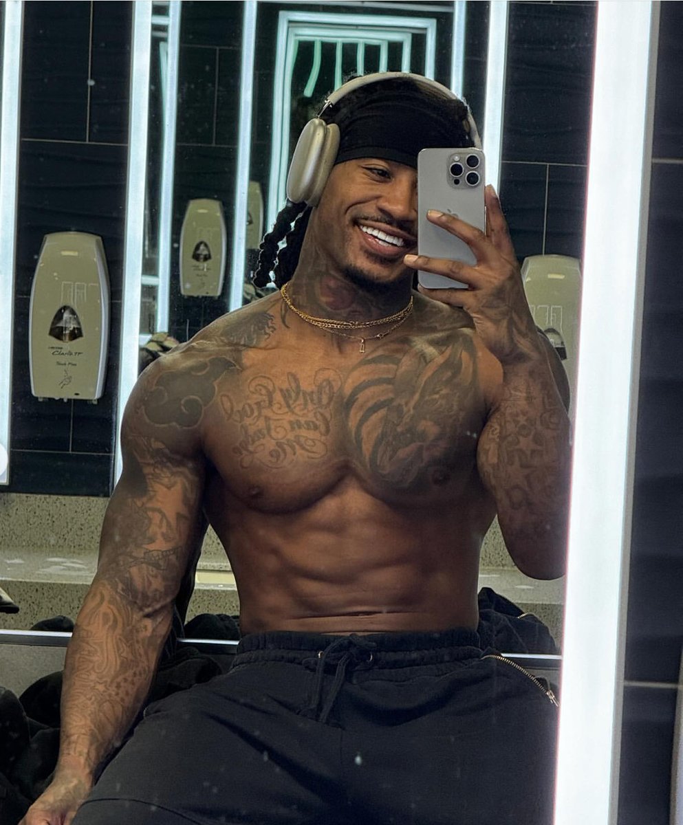 DwayneMcke2e65's tweet photo. be good to me 😌🖤 https://t.co/FbJe72Q8LC
