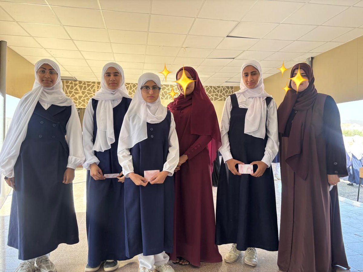 EduGovSsq4323's tweet photo. كَرمت الأستاذة صفية الغَافرية الطالبات الحاصلات على درجات عَالية في الاختبار القصير الثاني وذلك تَعزيزاً لجهودهن المبذولة..بَارك الله فيهُنّ.
#تعلم مستدام https://t.co/My24DFa5RE