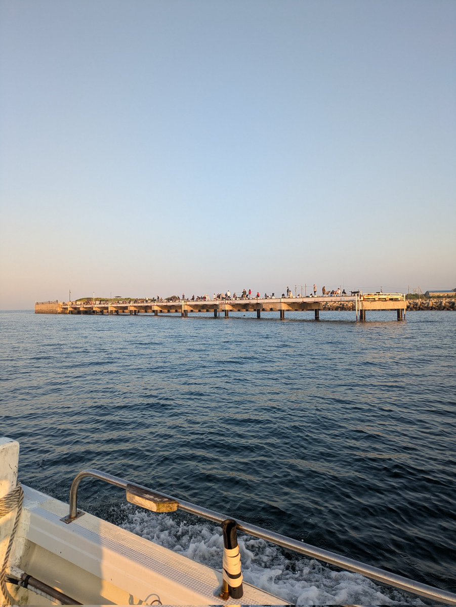 tamanegi347's tweet photo. 本日も伊勢湾　ジギングタイラバで出航！
3週連続のリベンジリベンジ！
今日は潮もいいし頼むよ🙇

まだ5時半なのに豊浜桟橋は大盛況！！ https://t.co/498rtpxbfx
