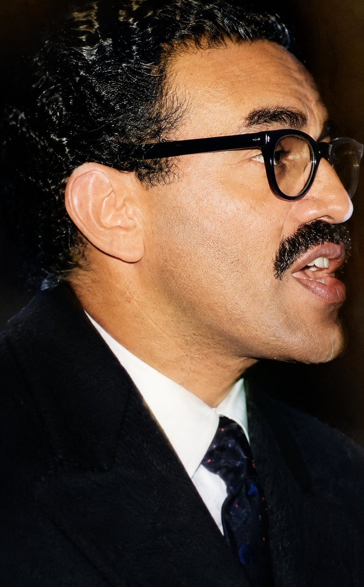 RCharquina's tweet photo. Foto a color de Oscar Únzaga de la Vega (1916-1959), fundador de la Falange Socialista Boliviana (FSB)
Compartimos esta fotografía suya que hemos restaurado y coloreado.
👉🏻 Clic aquí para descargar las fotos en alta calidad: https://t.co/ZeiAlxK0ip https://t.co/yMYsl9YXmV