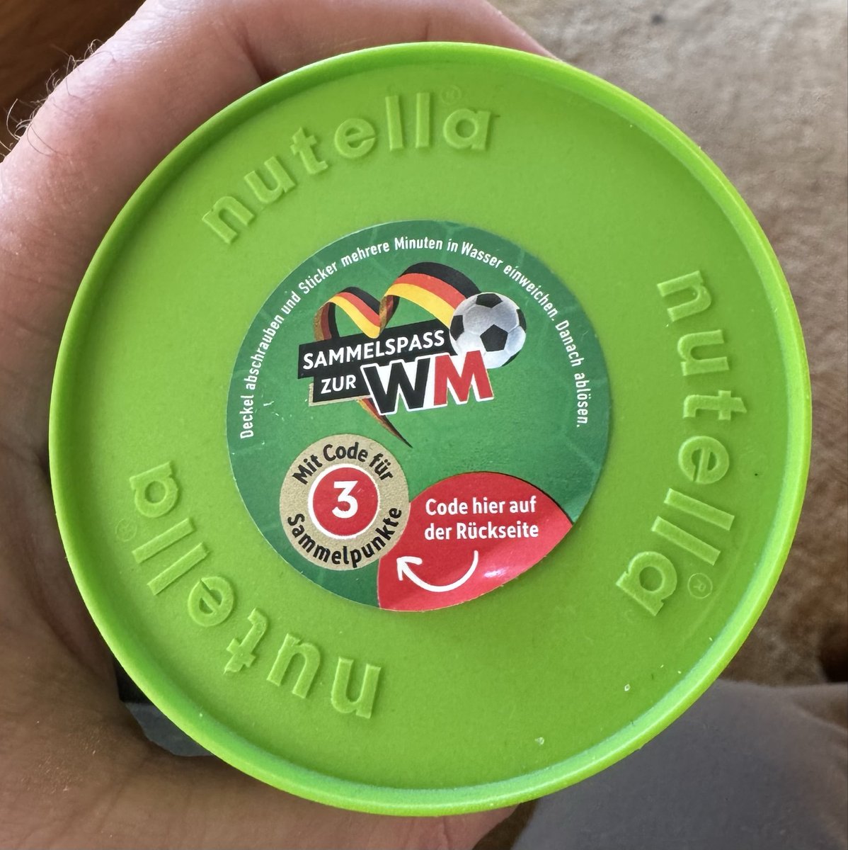 sladade's tweet photo. Gibt es hier Nutella-Esser, welche mit diesem Code nichts anfangen können?

Der MiniLü möchte gern eine Trinkflasche  von Nutella, aber 10 Gläser essen wir doch nicht so schnell. 😱

Gern als Foto per DM. https://t.co/Q1E1hWxTyZ