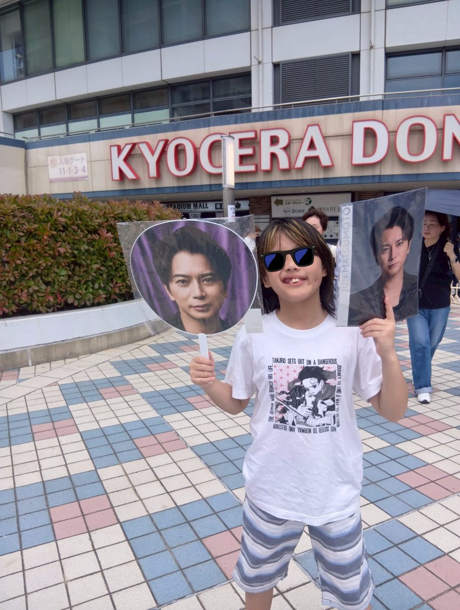 rireamama's tweet photo. 投稿遅くなりましたがプレ販売に行ってきました✨
私も息子君も欲しい物全て買えてガチャガチャもしてそれだけで楽しかったです😃
#嵐
#嵐グッズ
#嵐プレ販売 https://t.co/xEYua4hO8R