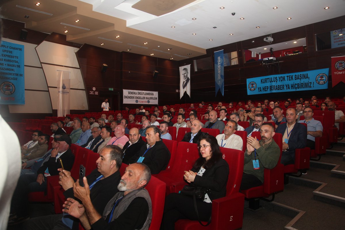 tumtis_sendika's tweet photo. İstanbul 1 No’lu Şube Başkanımız Ersin Türkmen açılış konuşmasını yaptı. Türkmen konuşmasında genel gündeme değindi, geçmiş ve yeni döneme ilişkin değerlendirmeler yaptı.

Genel Başkanımız Kenan Öztürk gündem konuşmasında, genel durum, çalışma yaşamı gündemi ve sendikamızın gündemine ilişkin değerlendirmelerde bulundu.