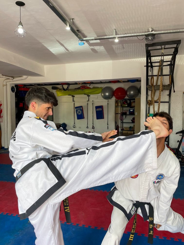 Bus_karateka tweet media