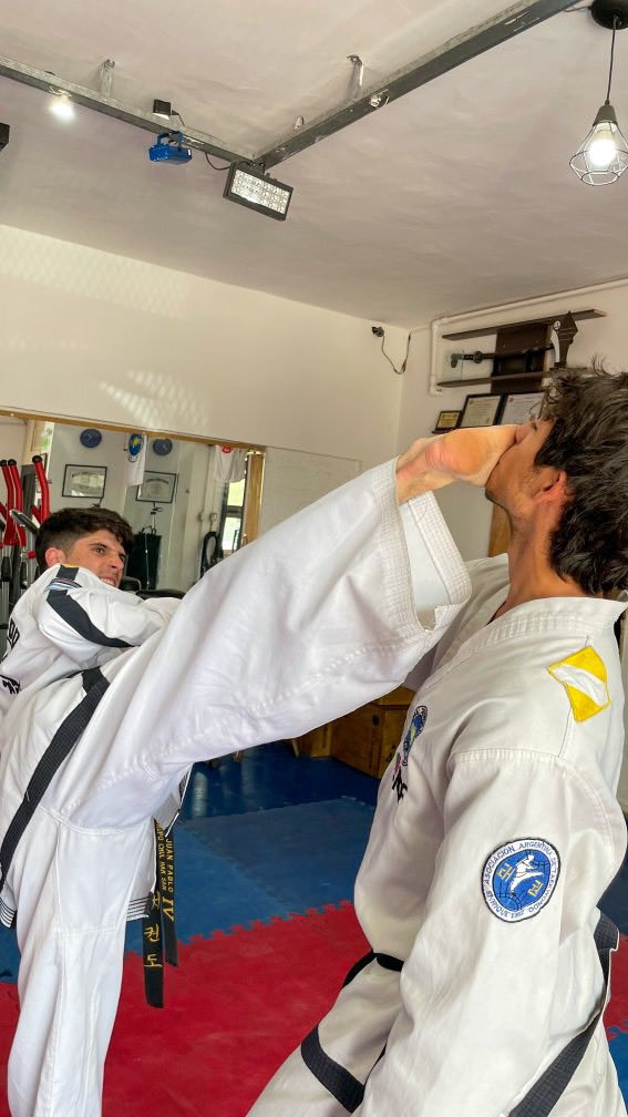 Bus_karateka tweet media