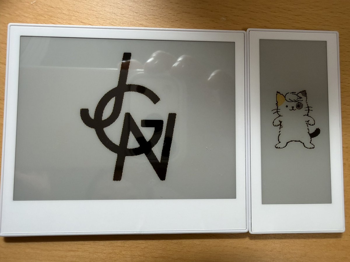 elli_tea's tweet photo. 新しいおもちゃ買ってみました😁
電池のいらない電子ペーパーで、アプリですぐに画面が書き換えられる！
JUGENのロゴとかわいいフミ子ネコは速攻アプリにテンプレ保存しました😁
今後どうやって使うか、考えるのも楽しい😁

#EZSign
#ガジェット好き https://t.co/gO7e5XFjN8