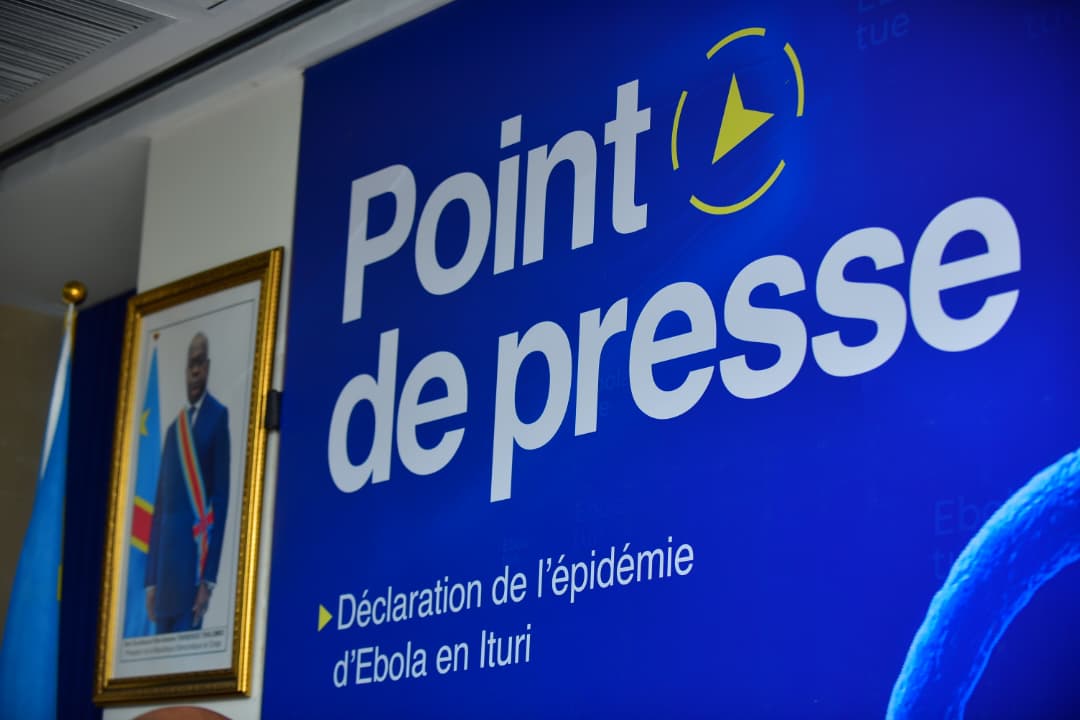 rogerkamba's tweet photo. Aujourd'hui j'ai déclaré au nom du Gouvernement la 17ᵉ épidémie d'Ebola en RDC — Province de l'Ituri.
8 cas confirmés. 246 suspects. 80 décès.

Notre réponse est activée. Les équipes sont sur le terrain. La prise en charge est gratuite.

Population de l'Ituri : appelez le 151 si vous observez fièvre, saignements ou vomissements dans votre entourage.

Seize fois déclarée. Seize fois vaincue. Cette fois ne sera pas différente.
#Ebola #Ituri #RDC
