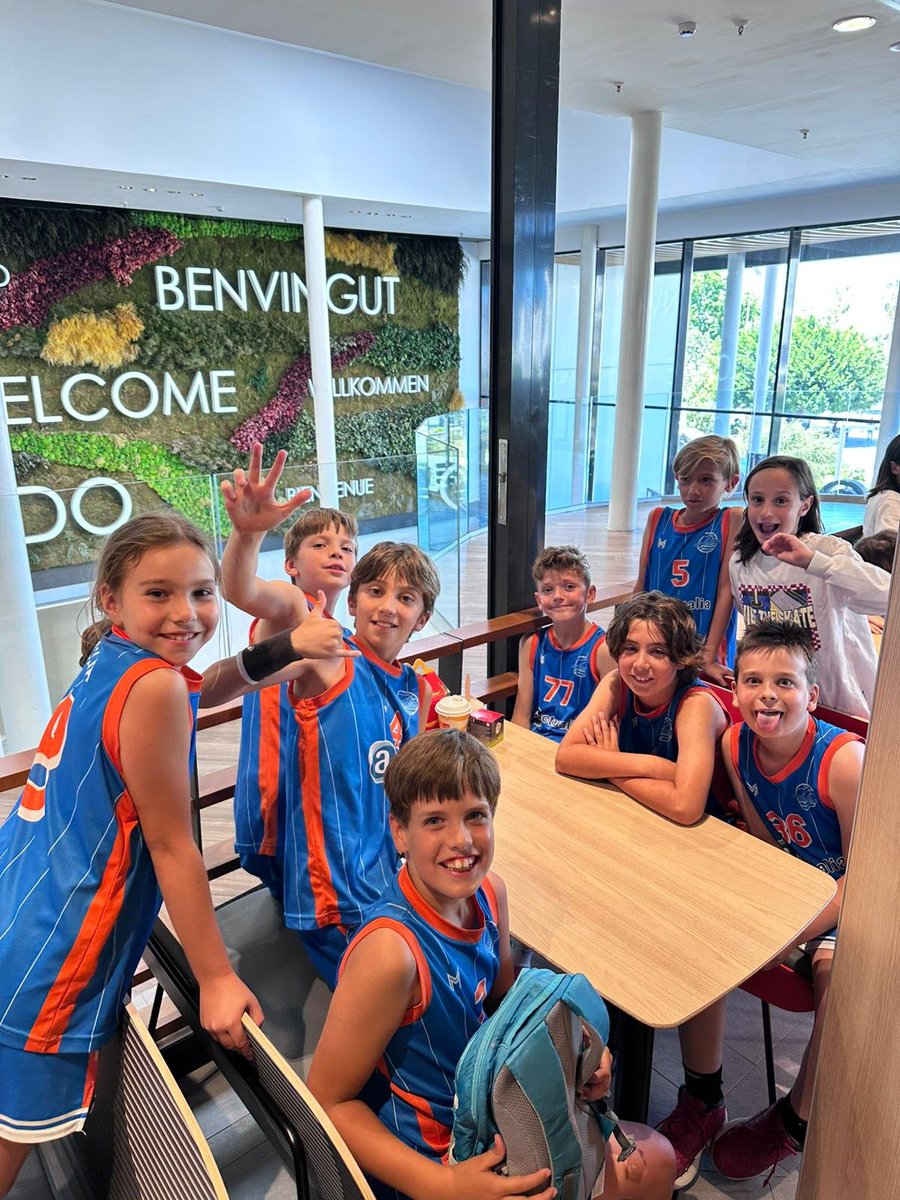 ALBUBASKET's tweet photo. 2/2
Y es que a nuestros les da igual la cancha, los aros y el rival, disfrutan y nos hacen disfrutar de su juego.

Felicidades por el trabajo a todo el equipo. 🫶🏼

Seguimos trabajando y aprendiendo 💪🏼 💙 https://t.co/kF1suzsqUM