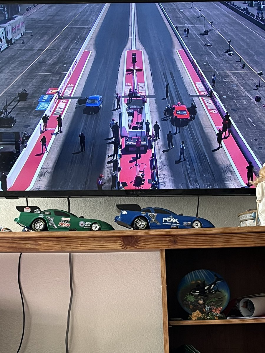 johnforce1fan's tweet photo. @WFOJoe gypsys watching the NHRA with me https://t.co/wJ42icBg28