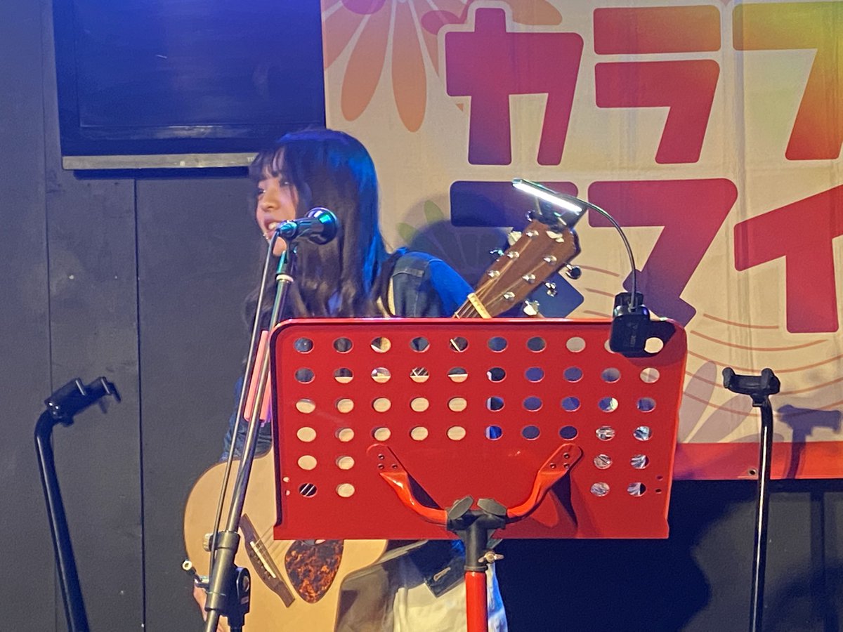 geniorow's tweet photo. 由衣ちゃんのライブ参戦3回目ということで札幌に
昭和と平成の曲ということで楽しく盛り上がれました😄
由衣ちゃんの新曲も聴けて来月のワンマンが更に楽しみな今日この頃
明日からまた仕事なのが憂鬱😞
#カラスマ #原藤由衣　@yuaofficial1103 
@ouma_cham #しずゆき https://t.co/iZYN57lj97
