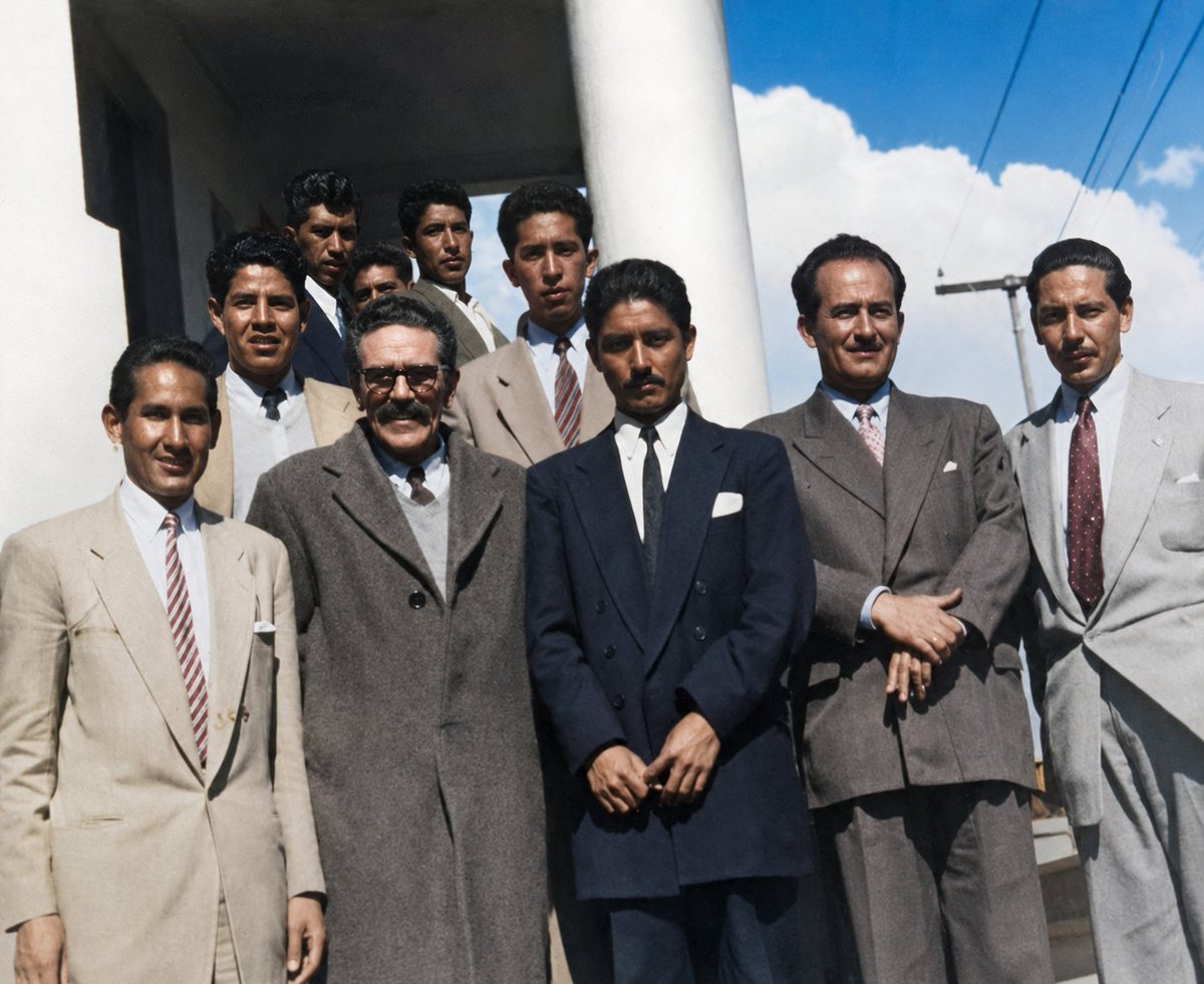 RCharquina's tweet photo. Foto a color de Óscar Únzaga de la Vega (1916-1959), fundador de la Falange Socialista Boliviana (FSB)
Compartimos esta fotografía suya que hemos restaurado y coloreado.
👉🏻 Clic aquí para descargar las fotos en alta calidad: https://t.co/ZeiAlxKy7X https://t.co/3YHg9P7lmc