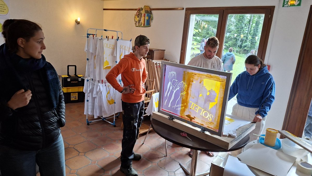 ATD_Europe's tweet photo. Day 2 at the @ATD4thWorld Festival "The Days to Build Tomorrow" at the ATD International Centre near Paris in Département du @valdoise.
From Thursday to Sunday 400 visitors will debate #SocialJustice, #GenderJustice, #EpistemicJustice and #EnvironmentalJustice issues with the lens of the people stuck in #Poverty and #SocialExclusion in Europe.

#DaysToBuild #EndPoverty #LeaveNoOneBehind @ATDIntPresident @AtdMTP @AtdYouth @ATDQM @ATDQMInt @ico17president https://t.co/WRF2bpecAR