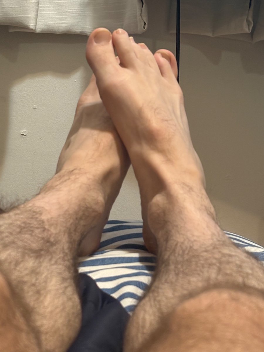 NYCashAlpha's tweet photo. 80 degrees in NYC all weekend. Which lucky loser wants to drop to his knees and hand me the money I deserve? Come worship my big alpha feet and muscles 🤑🤑🤑🤑💪💪💪💪 DM and approach correctly.

#Findom #FootFetish #NYC #Cashmeet https://t.co/diwTgt7Rpy
