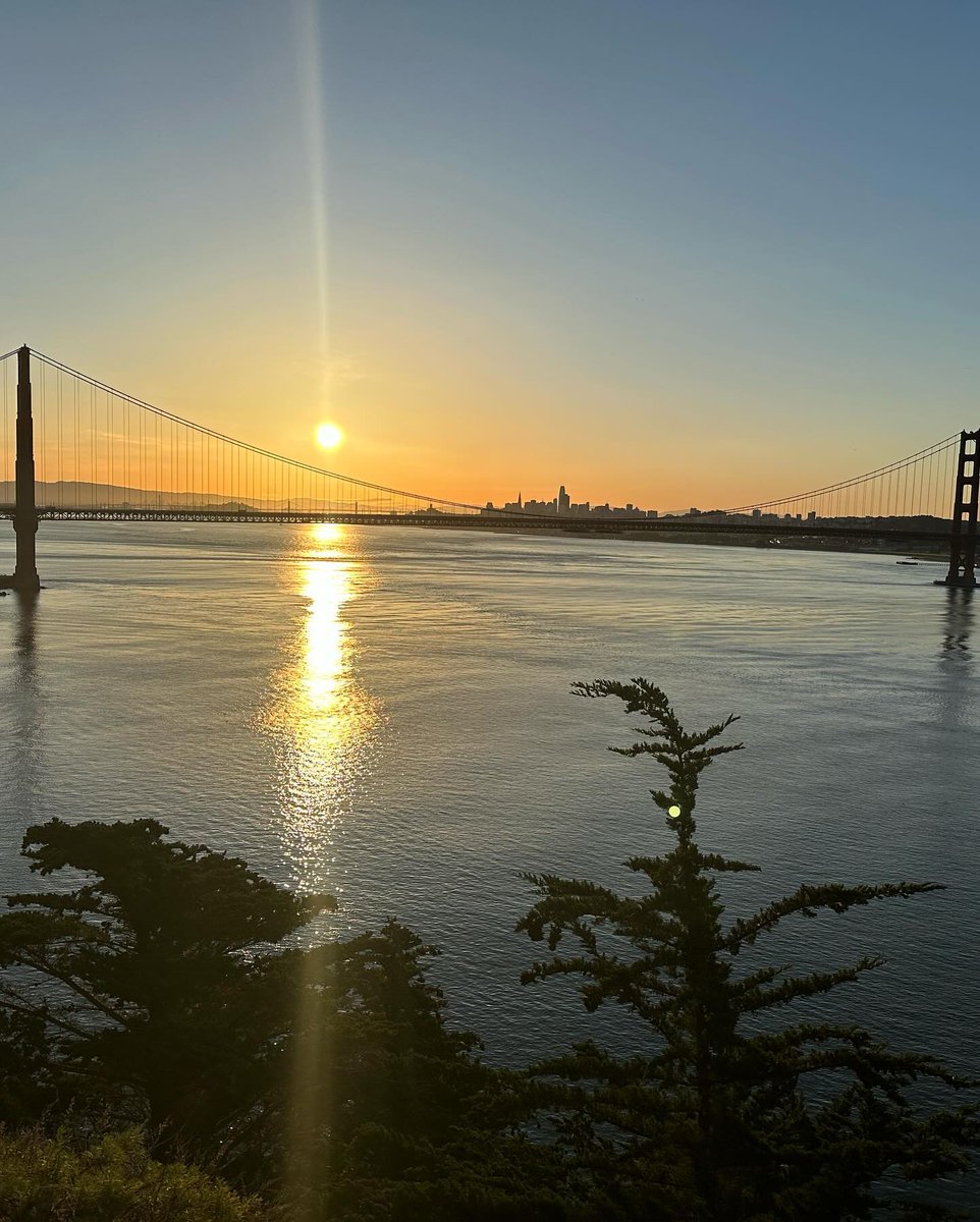 Alice_Kelly9's tweet photo. Good morning, everyone. This is San Francisco. Did you catch the sunrise this weekend?🤔🌞 https://t.co/GUv4Xgseju