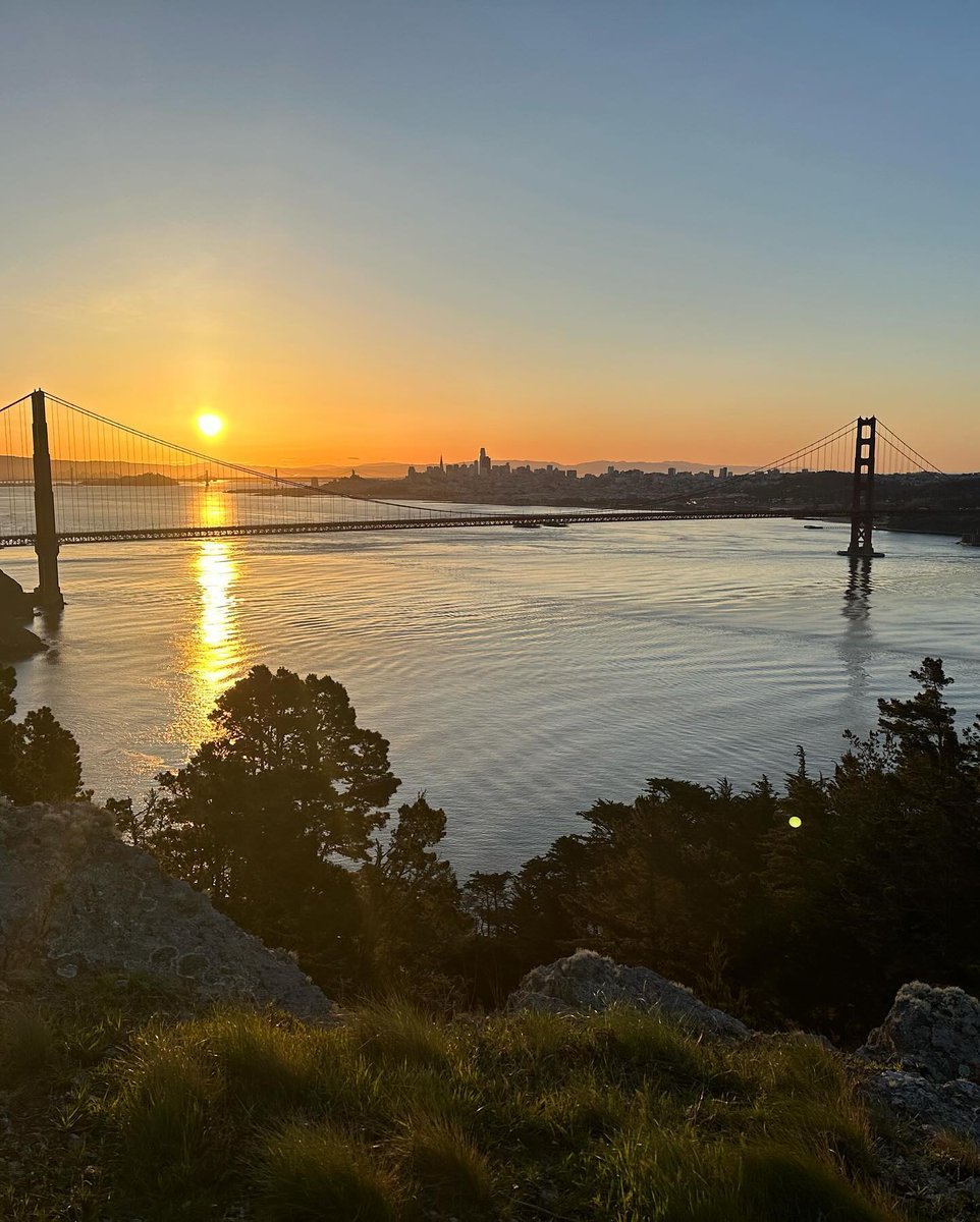 Alice_Kelly9's tweet photo. Good morning, everyone. This is San Francisco. Did you catch the sunrise this weekend?🤔🌞 https://t.co/GUv4Xgseju
