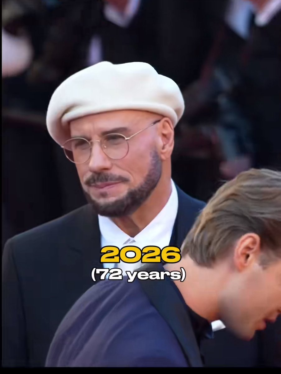dvadevet's tweet photo. Starost ne izgleda vise tako lose, dame i gospodo John Trevolta (72) https://t.co/jdZpBr2WDh