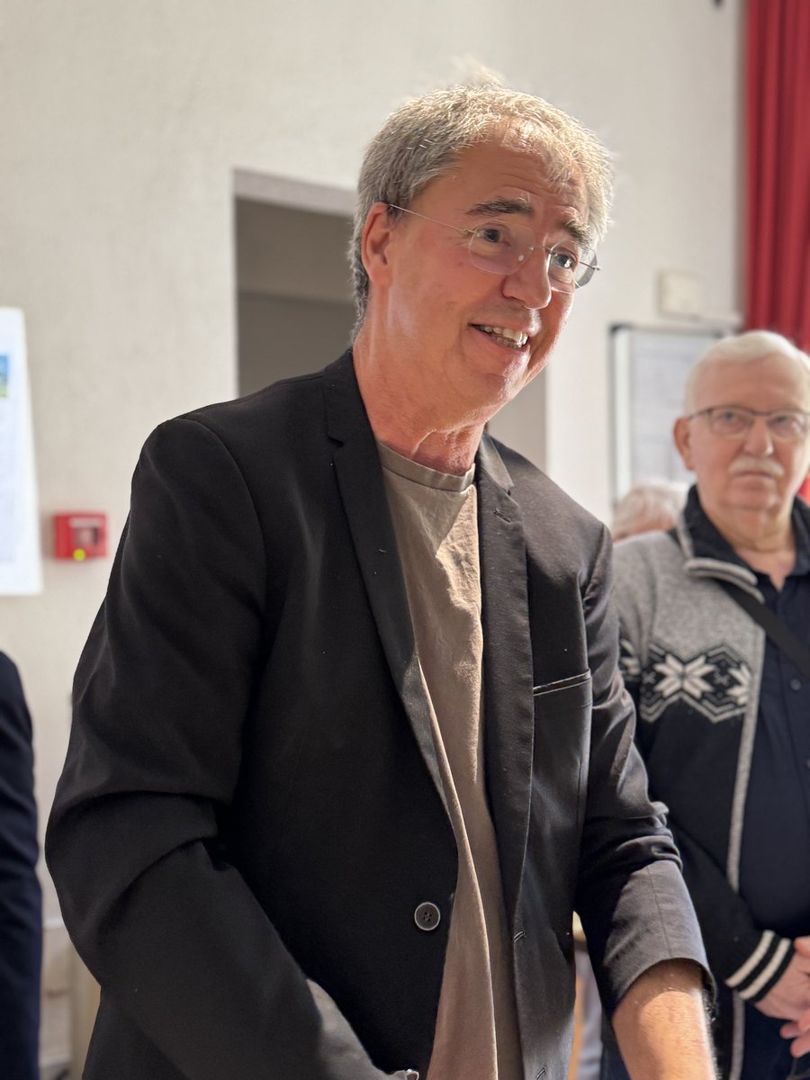 ClementFrel's tweet photo. Avec @Herve_GUERRERA, nous étions présents aujourd’hui à l’inauguration de l’exposition sur les personnages célèbres de Provence organisée par l’association Acantari ☀️

Gramaci à la fédération de l’Oustau de Prouvènço pour leurs actions de valorisation de la culture provençale ! https://t.co/iG4lqGiwxD