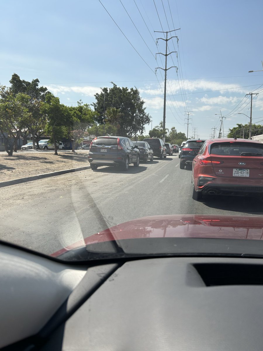 rigosanchez78's tweet photo. @TransporteJal @ZapopanGob Buen día;  necesitan mandar un operativo a Av Río blanco en Zapopan , están construyendo carriles para los ciclistas y muchos imb3cil3s al no poder estacionarse a la derecha se estacionan en el camellón y de 3 carriles q había solo queda 1 😡 https://t.co/6C0RkULJ4u