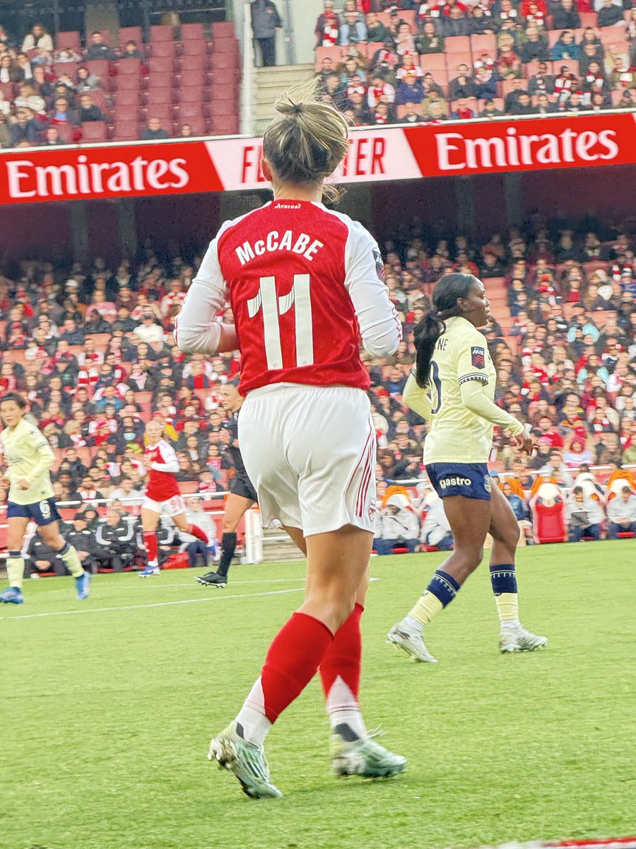 chloewatson2002's tweet photo. One of the greatest to ever wear an Arsenal shirt ❤️ this one hurts a lot 🥲 https://t.co/qwb41lHsVa