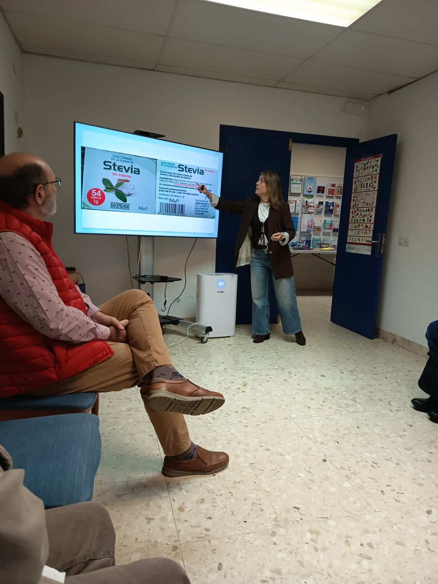 DiabetesFerrol's tweet photo. Hoxe aprendemos con Cristina Porca a "descifrar" as etiquetas dos alimentos, analizando os seus componentes e a importancia de descubrir os azucres ocultos que debemos ter en conta á hora da nosa alimentación. https://t.co/a5CT87bmx2
