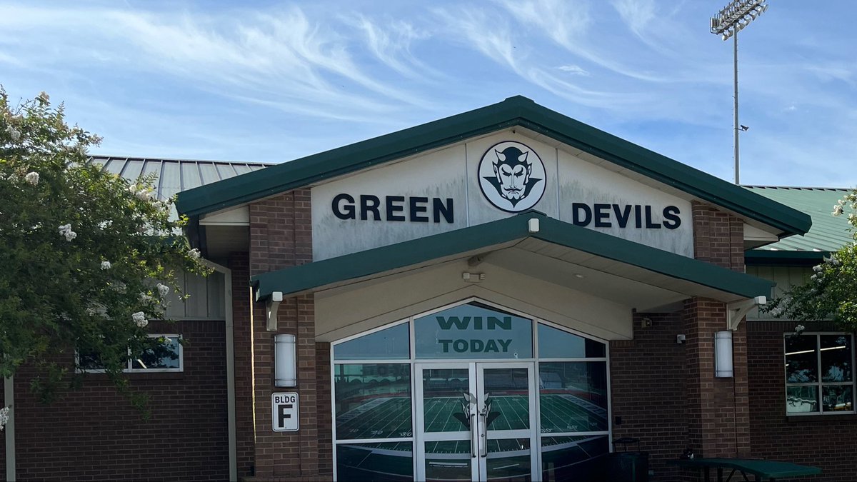 LAvsAllYall's tweet photo. 📍 Plaquemine

Great Saturday morning in Iberville Parish.

Another talented Green Devils squad is focused &amp; putting in work to build off back-to-back semis runs &amp; take it farther, but emphasizing that big results in December come from going 1-0 day in, day out, all year long. https://t.co/LvHXewCTEV