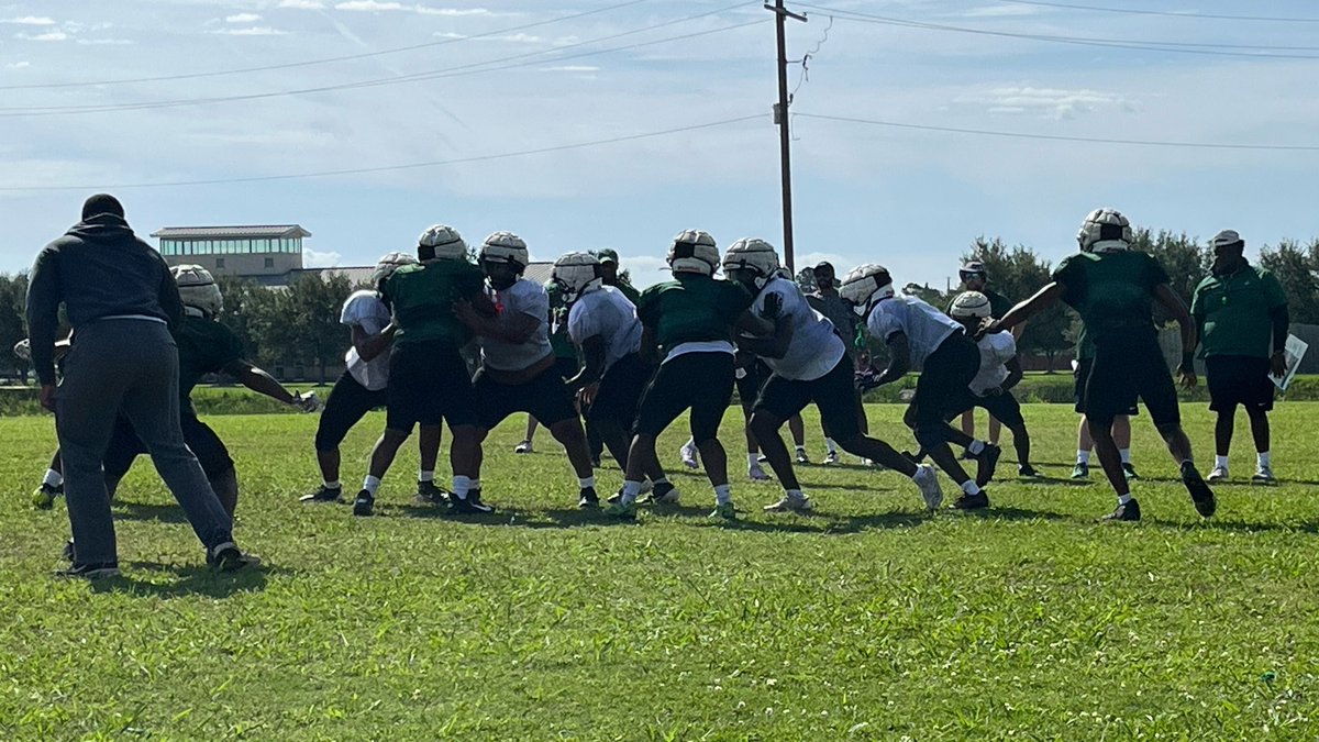 LAvsAllYall's tweet photo. 📍 Plaquemine

Great Saturday morning in Iberville Parish.

Another talented Green Devils squad is focused &amp; putting in work to build off back-to-back semis runs &amp; take it farther, but emphasizing that big results in December come from going 1-0 day in, day out, all year long. https://t.co/LvHXewCTEV