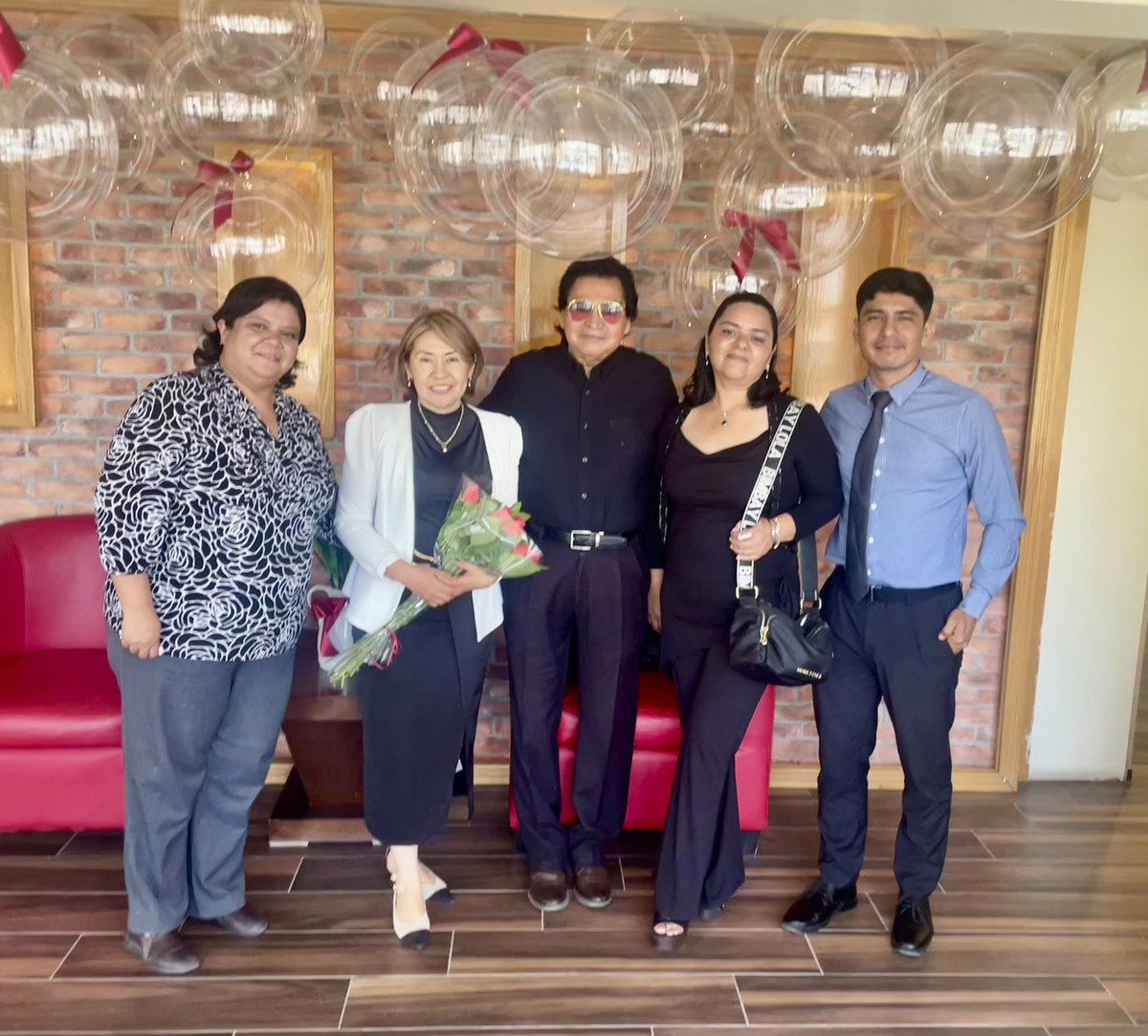 joselo168's tweet photo. Festejando a los maestros que gran labor tan noble. #diadelmaestro https://t.co/7zPfk8iyIz